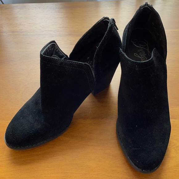Women’s Fergie brand black booties size 8